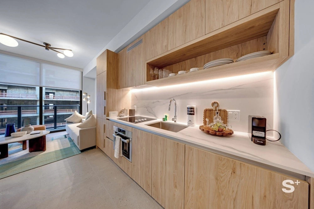 High-Rise Condo in DTW Miami -Pool & Gym