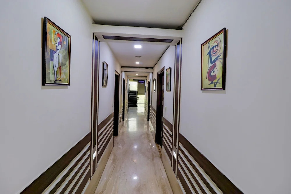 Fabhotel Admire Suites