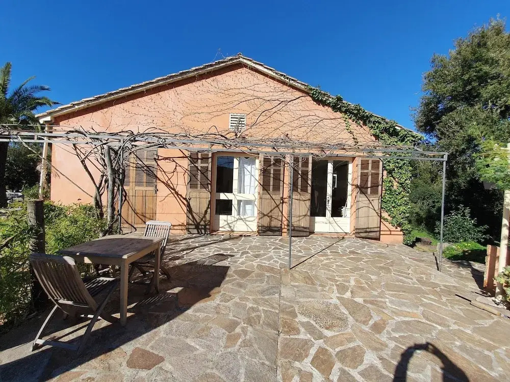 Secluded Holiday Home in La Croix Valmer Near Seabeac