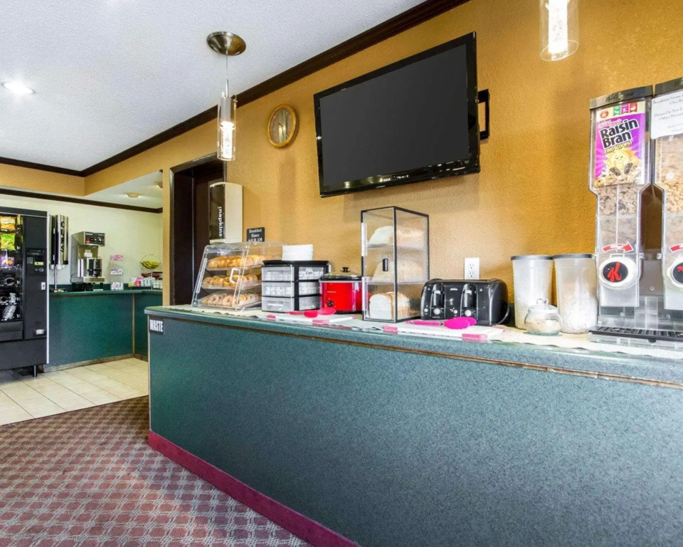 Econo Lodge Madison East
