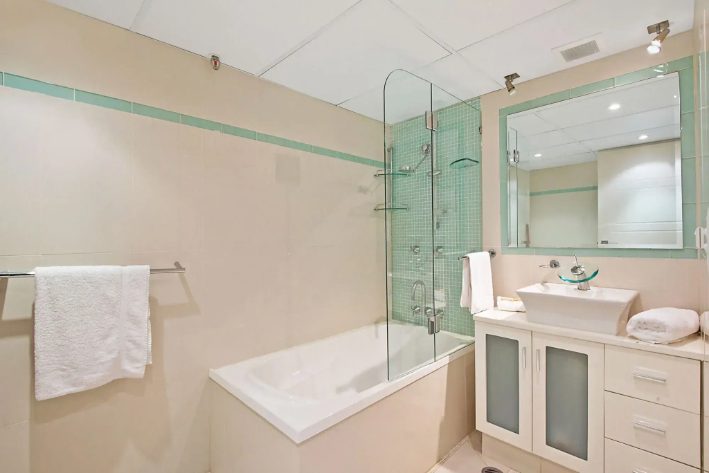 Surfers International Apartments
