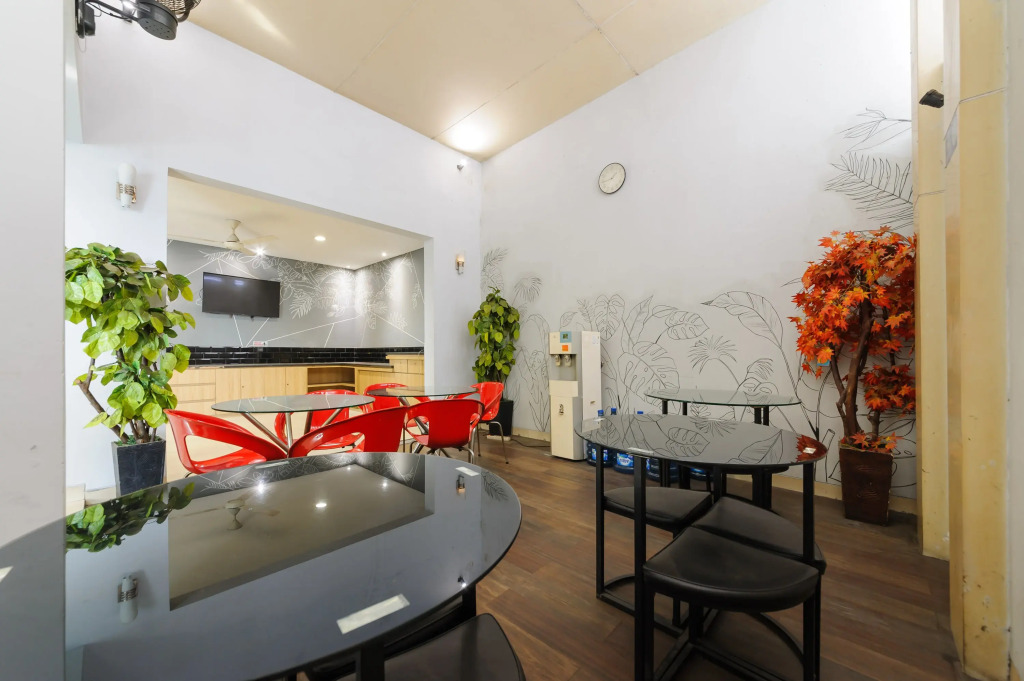 RedDoorz Plus near Grand Indonesia Jakarta