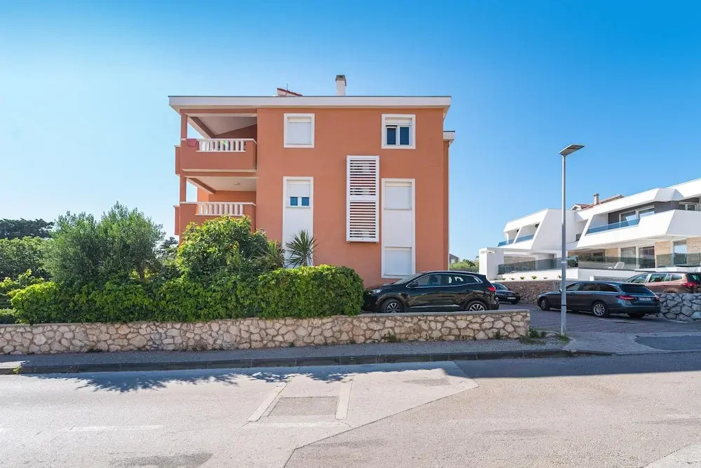 Mirella Cosy Apartment With Two Bedrooms