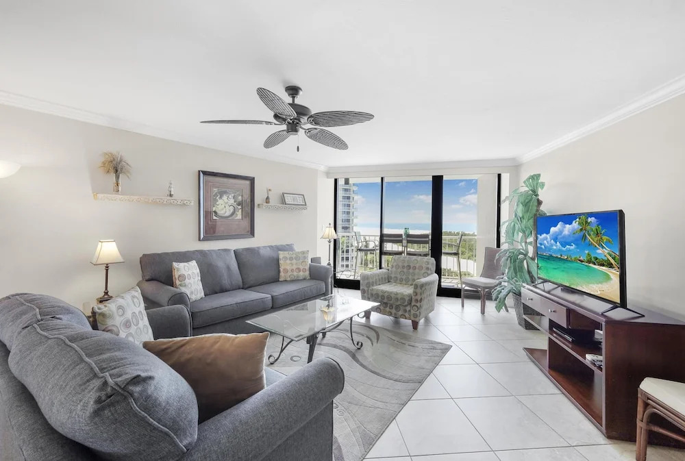 Beachfront Condo With Sw-facing Balcony and Pool