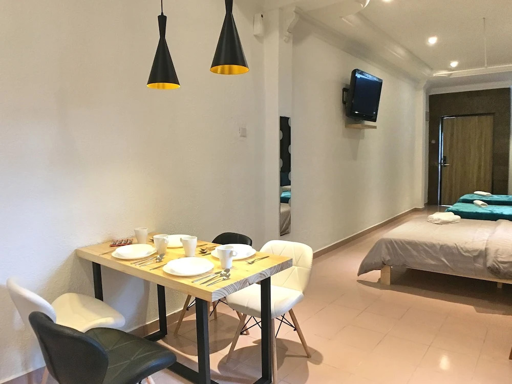 iBook6 Deluxe Family Suite for 4 by iBook Homestay