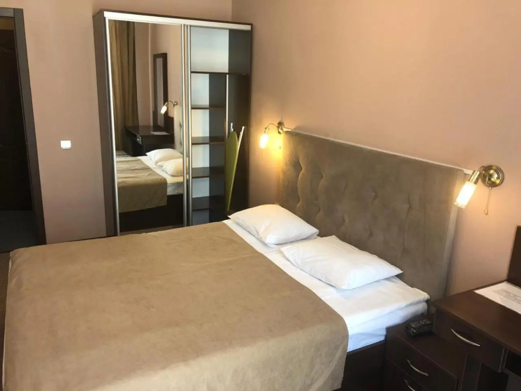Hotel 18