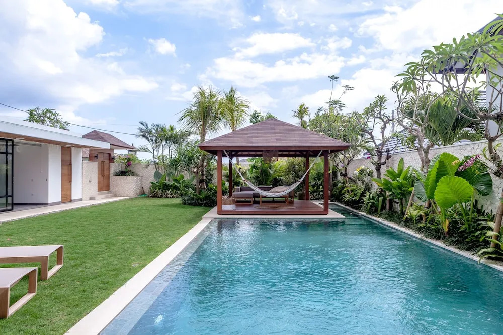 Villa Nonnavana - 12-minute walk to Batu Bolong Beach