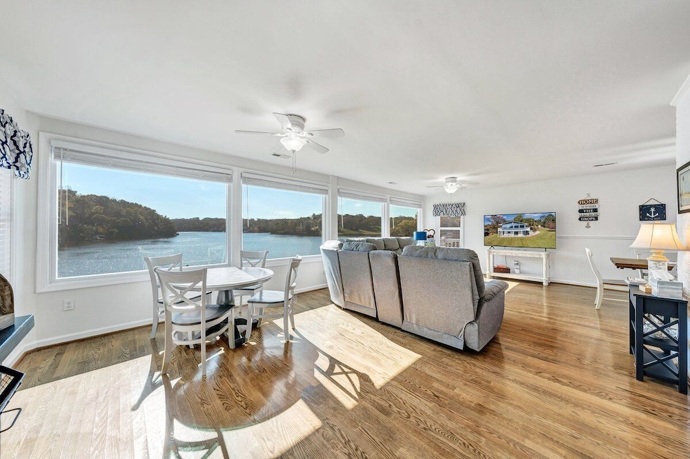Paradise Point - Lakefront Home With Private Dock!