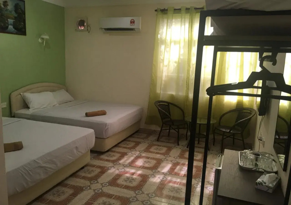 HIG Beach Motel
