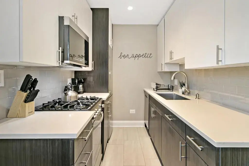 Fun Location Studio Apt near Boystown Best Price! OD8