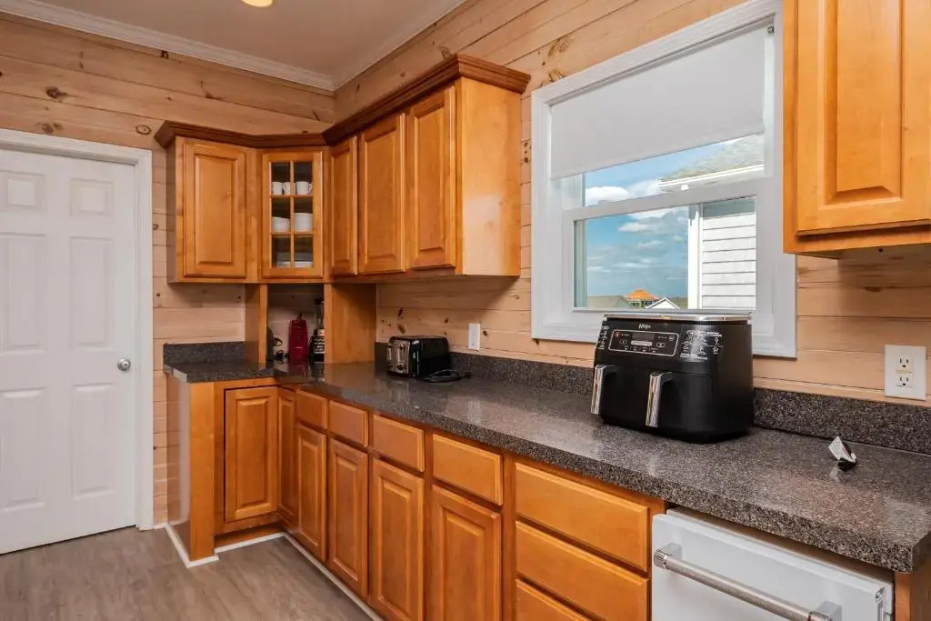 Casa Bianca by Oak Island Accommodations