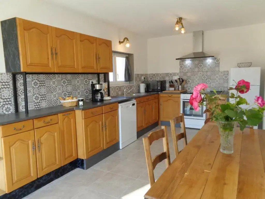 Gîte paisible 3 chambres avec cheminée et animaux admis - FR-1-496-221