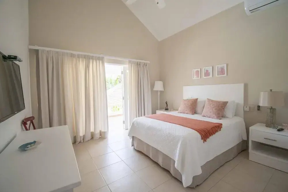 Colorful Golf-front Villa With Private Pool in Exclusive Beach Resort