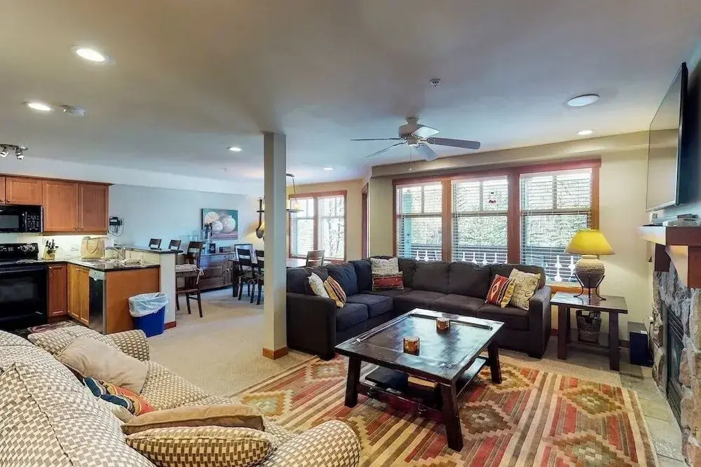 2307- Two Bedroom + Den Deluxe Eagle Springs East 2 Hotel Room by RedAwning
