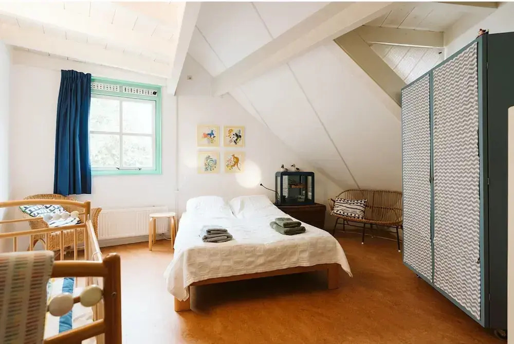 Fairytale Holiday Home With a Lovely Playing Field