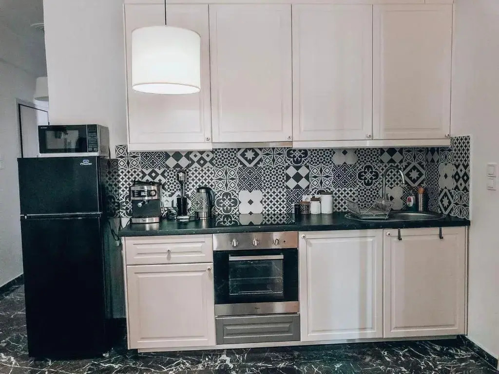 133 Sokratous, Black marble.