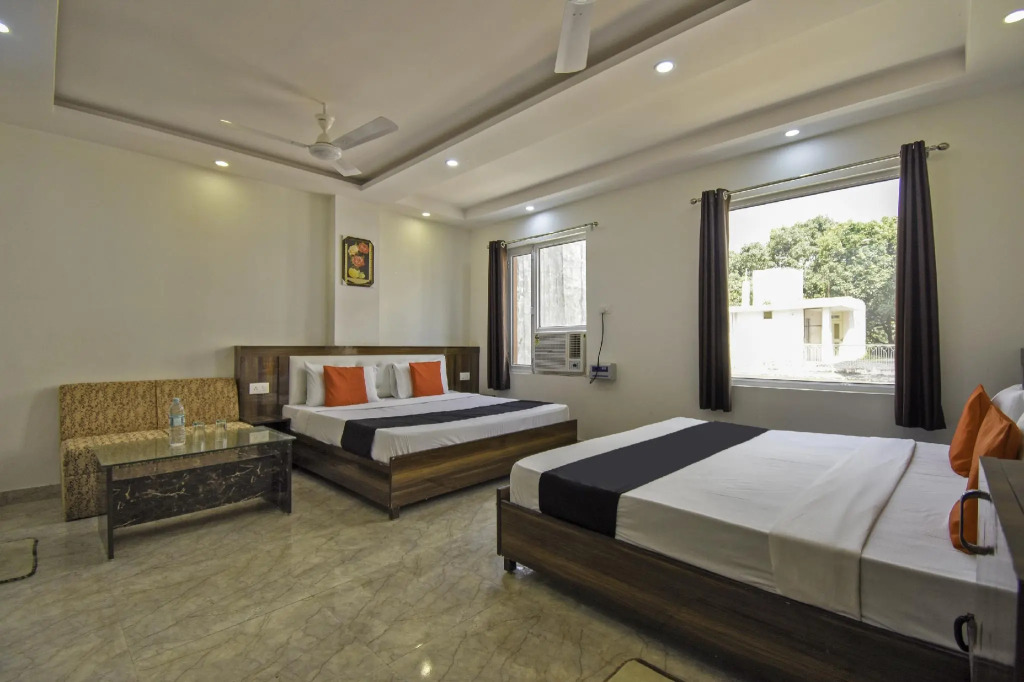 CAPITAL O75964 The Royel Center Hotel