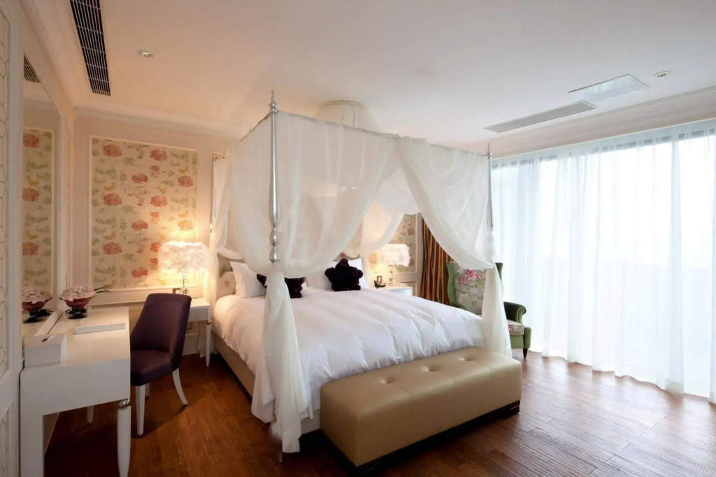 Homa Moon Lake Hotel