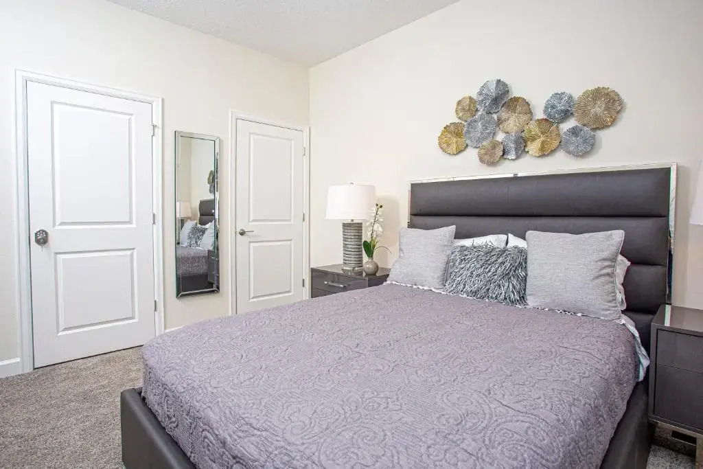 Marvelous 4 Bd w/ Pool Close to Disney 218