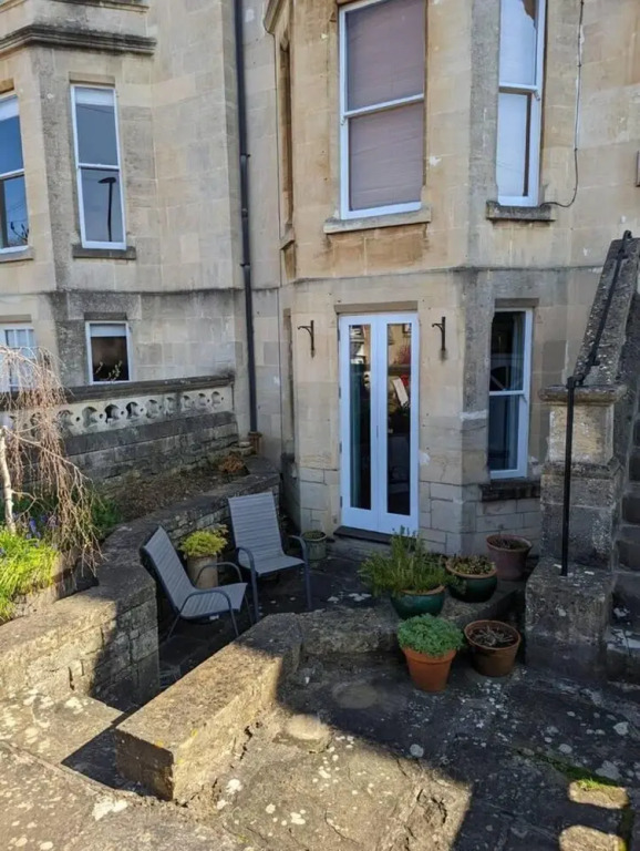 Captivating 1-bed Apartment in Bath With Parking