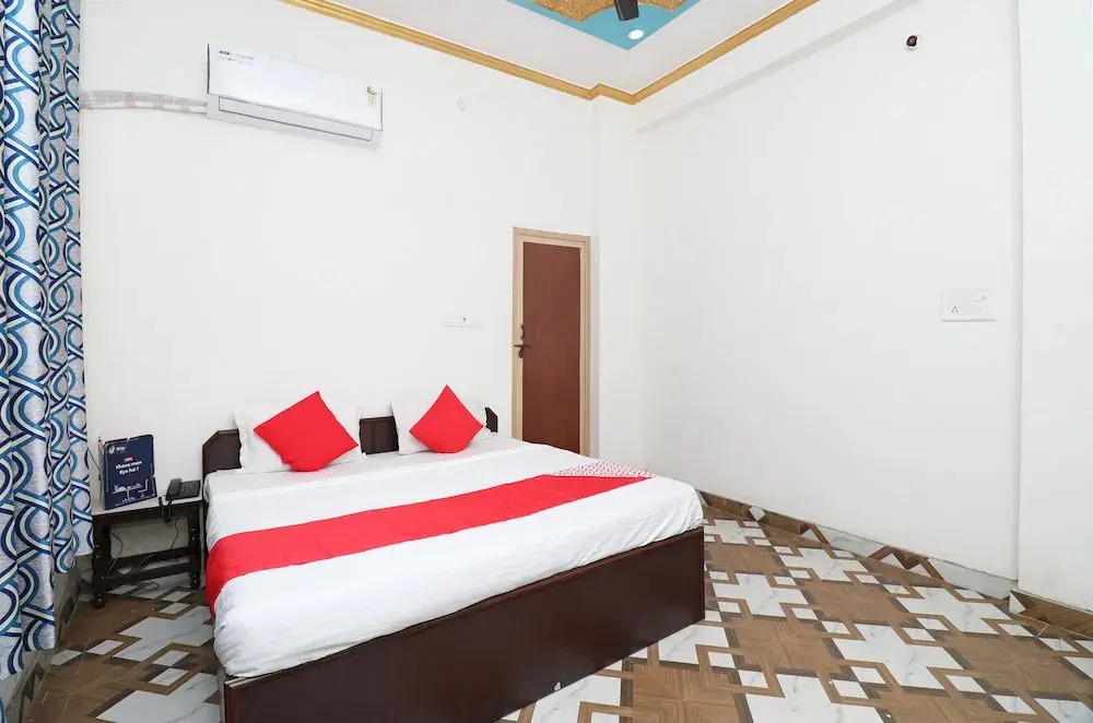 OYO 23121 Hotel 4 U