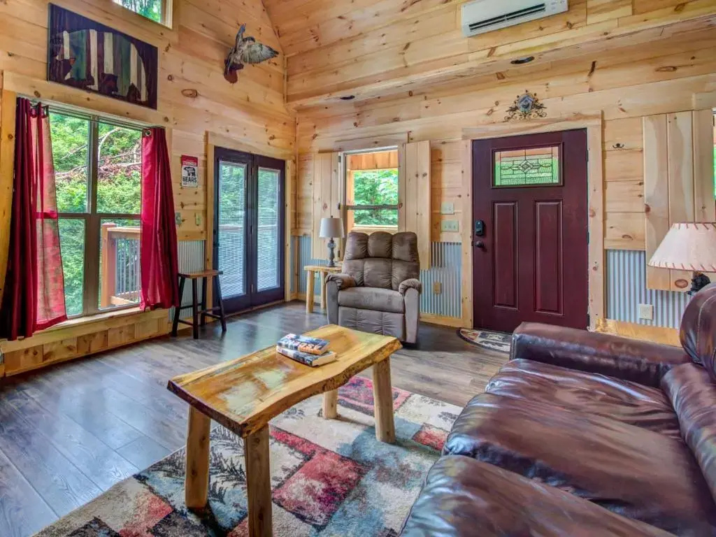 Bearly Hidden, 1 Bedroom, Loft, Resort Pool, Hot Tub, Fireplace, Sleeps 5