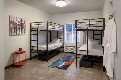 Hostel 512