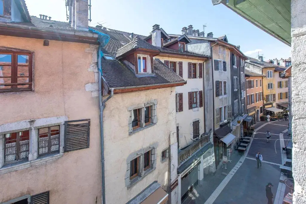 ANNECY Sainte Claire vieille ville 38m2 Terrasse proche gare et lac 4 pers 3 étoiles