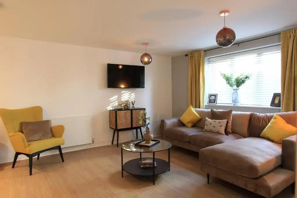 Cabot Mews Apartment 3