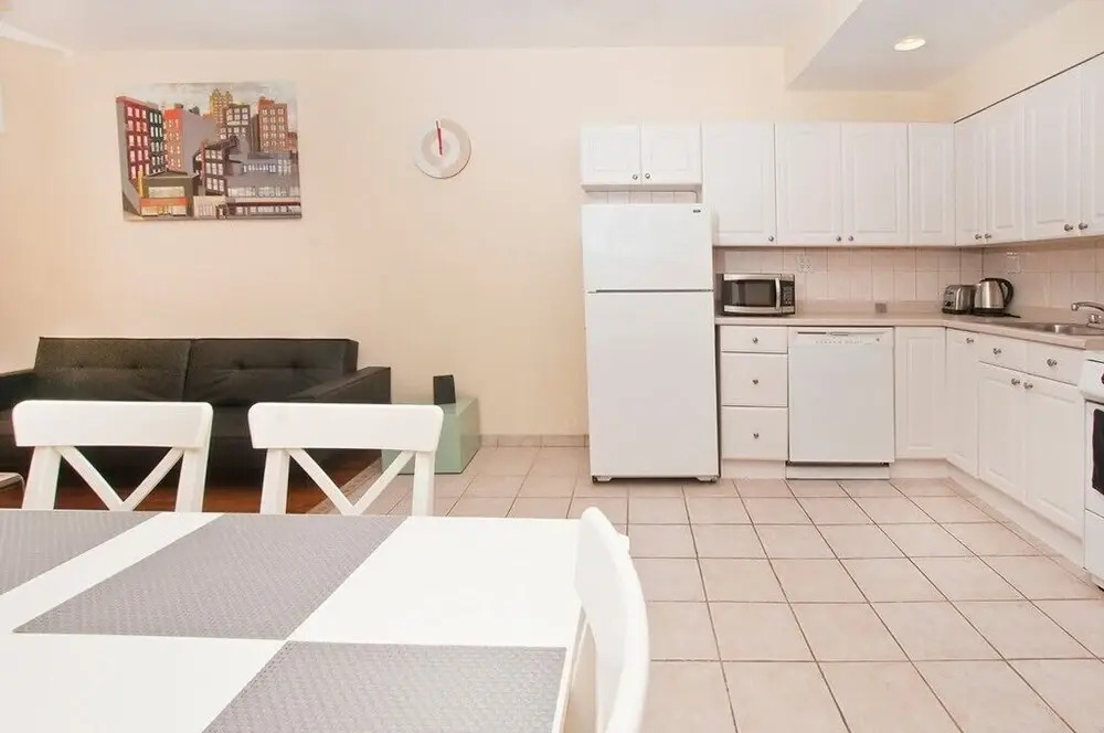 Beautiful 2 BR with Living room UES 81#5C