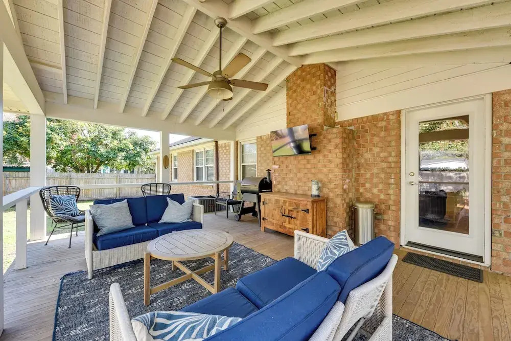 3 Mi to Beach: Coastal Escape in Mount Pleasant