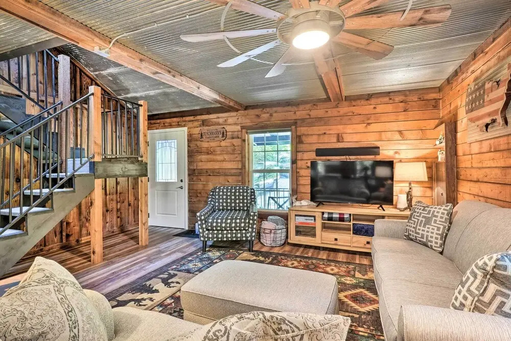 Secluded Table Rock Lake/branson Cabin w/ Hot Tub!