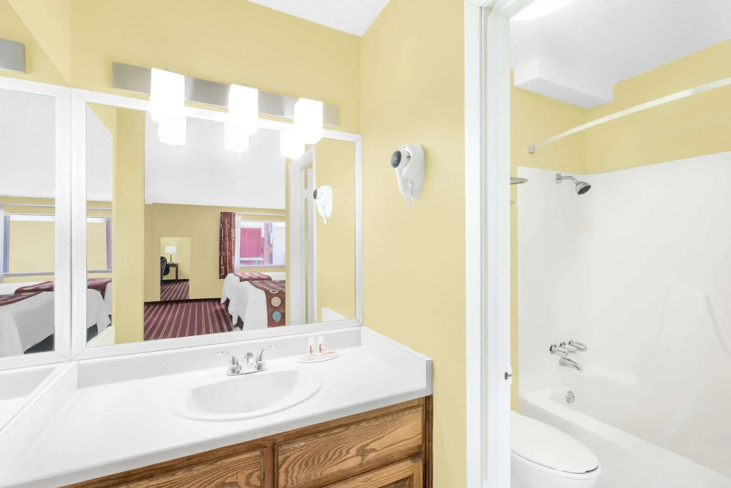 Super 8 by Wyndham Kerrville TX