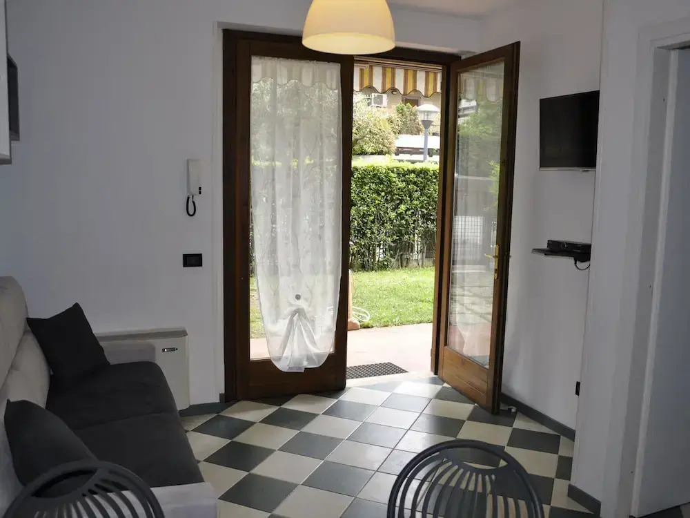 Vibrant Holiday Home in Lazise with Swimming Pool near 2 Lakes