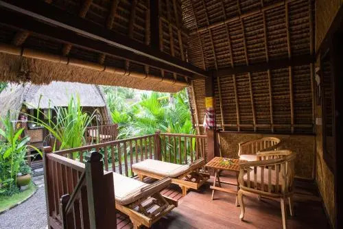 Alam Nusa Bungalow Huts & Spa