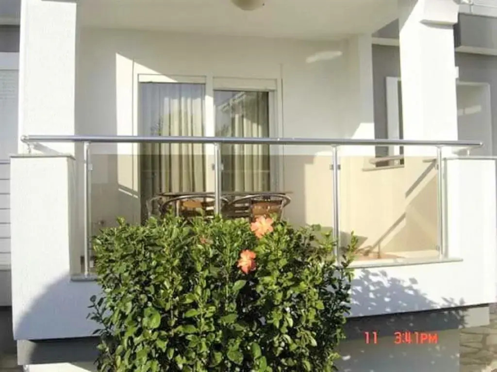 Beautiful Home In Gated Side Hill community