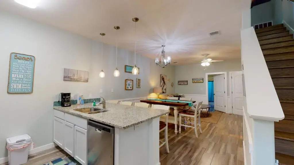 BC106 Stay and play at Twisted Pelican, this cozy home steps from all of the activities in Port A