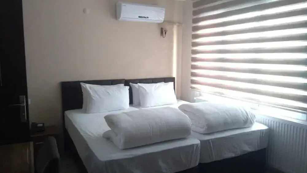 Ikarus Hotel