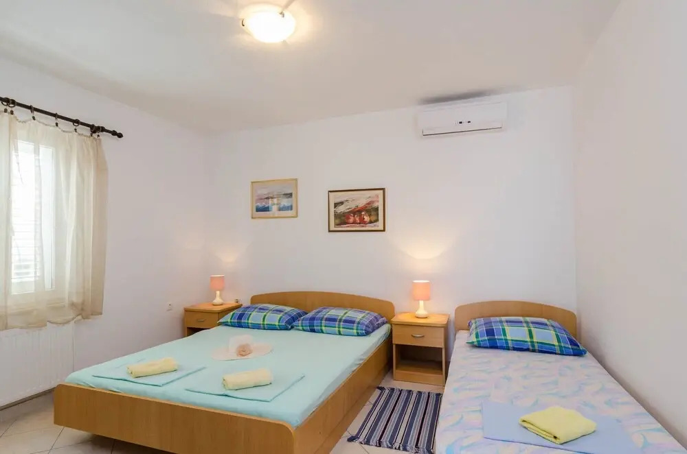 Holiday apartment Adriatic Sea at 80m.