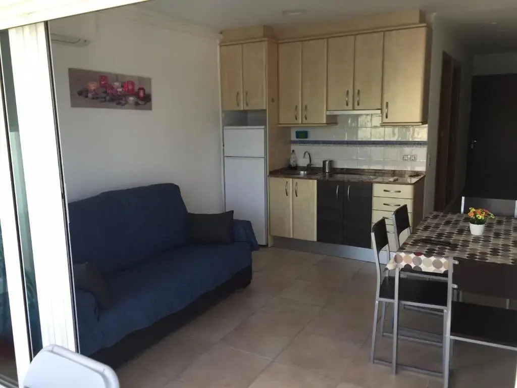 Terrasse vue mer a 20m plage Cambrils. Locamar Apt Lourdes