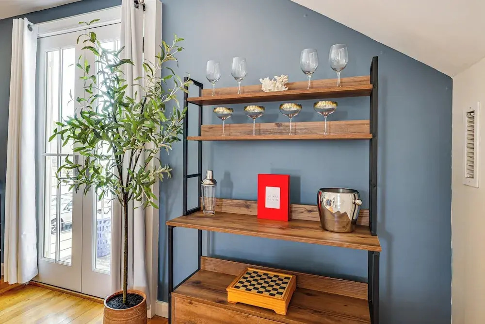 Walk to Coast! Convenient Cottage in Dtwn Madison