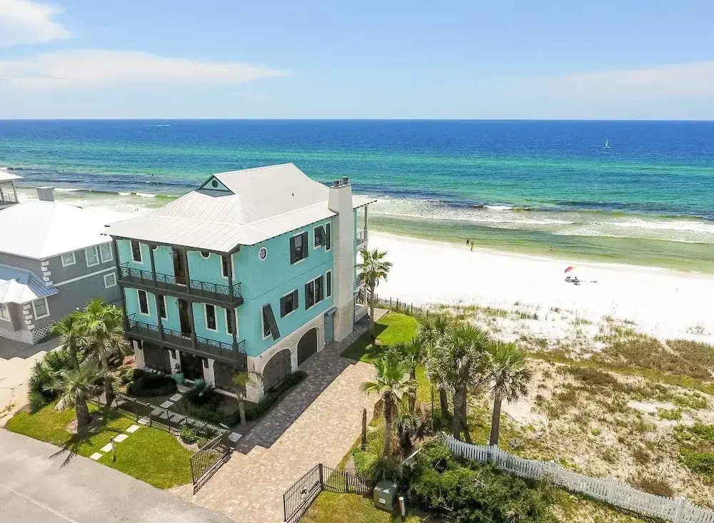 Tangled In Blue 5 Bedroom Holiday Home by Five Star Properties