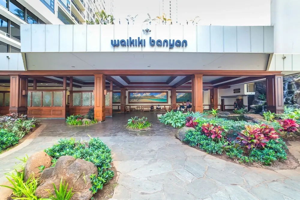 Waikiki Banyan Condo w/ King Bed & Parking, Near Beach