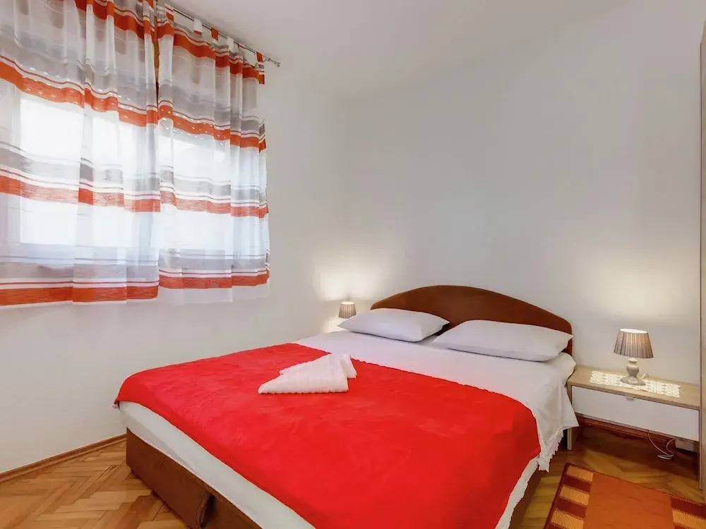 Spacious Holiday Home in Podstrana near Sea