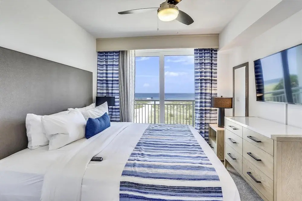 Luxurious/brand New Oceana/pools/hottubs/ W203 Great Location!