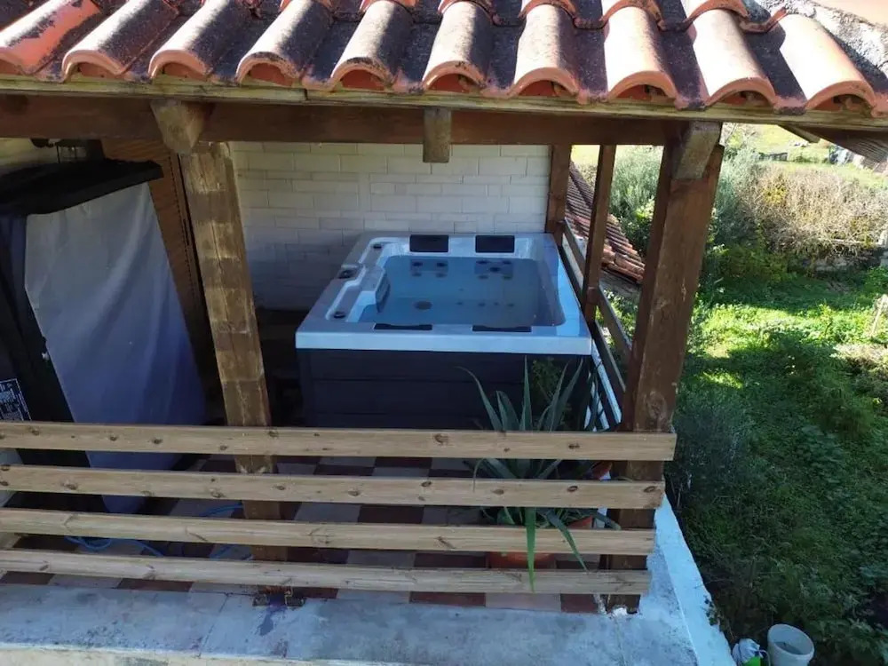 Zaros Traditional House - Private Hot Tub Retreat