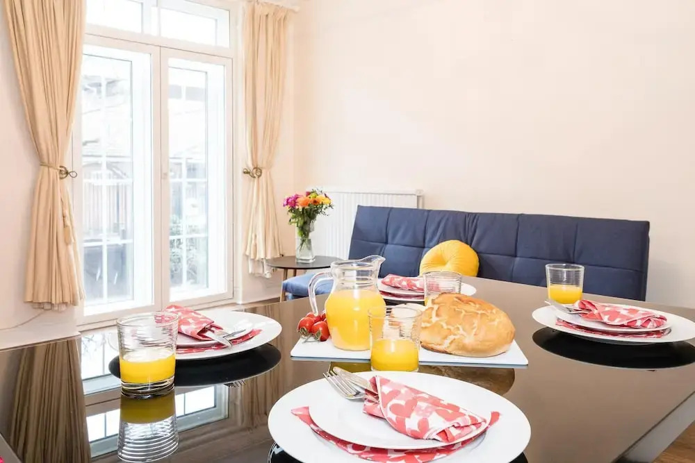 Bright Battersea pad Sleeps 5