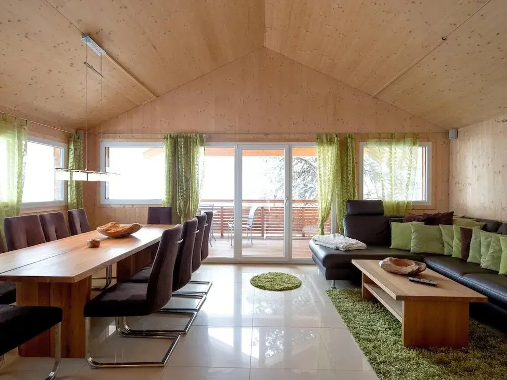 Lush Chalet With hot tub