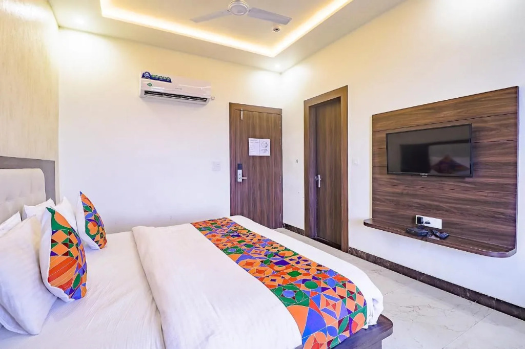 FabHotel World Link