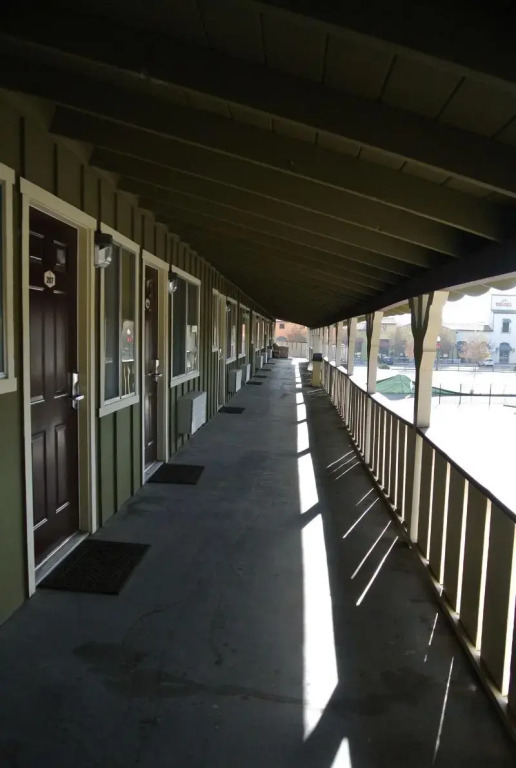 Vino Inn & Suites